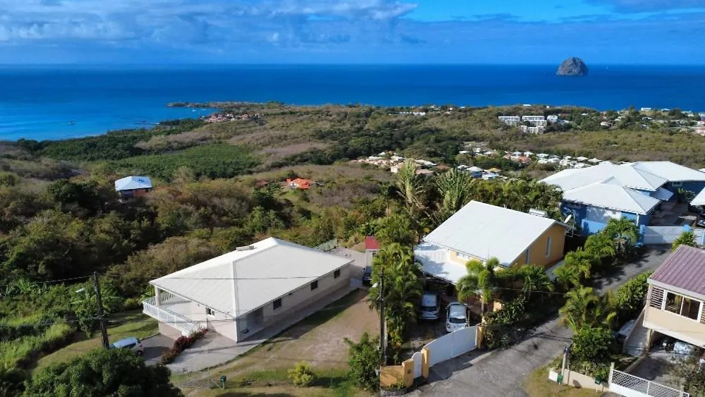 Holiday home Bas De Villa Le Rocher Avec Vue Sur Mer Le Diamant
